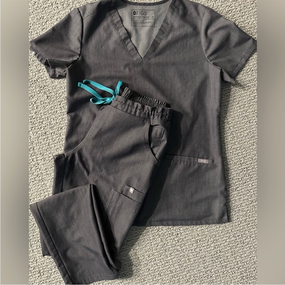 Figs Women’s Scrub Set in Charcoal with Teal Drawstring